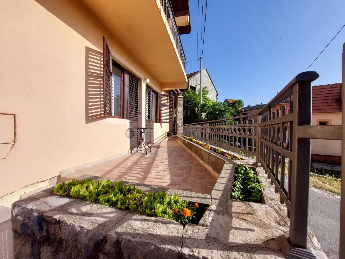 Holiday Home Milanovic Цетинє Екстер'єр фото