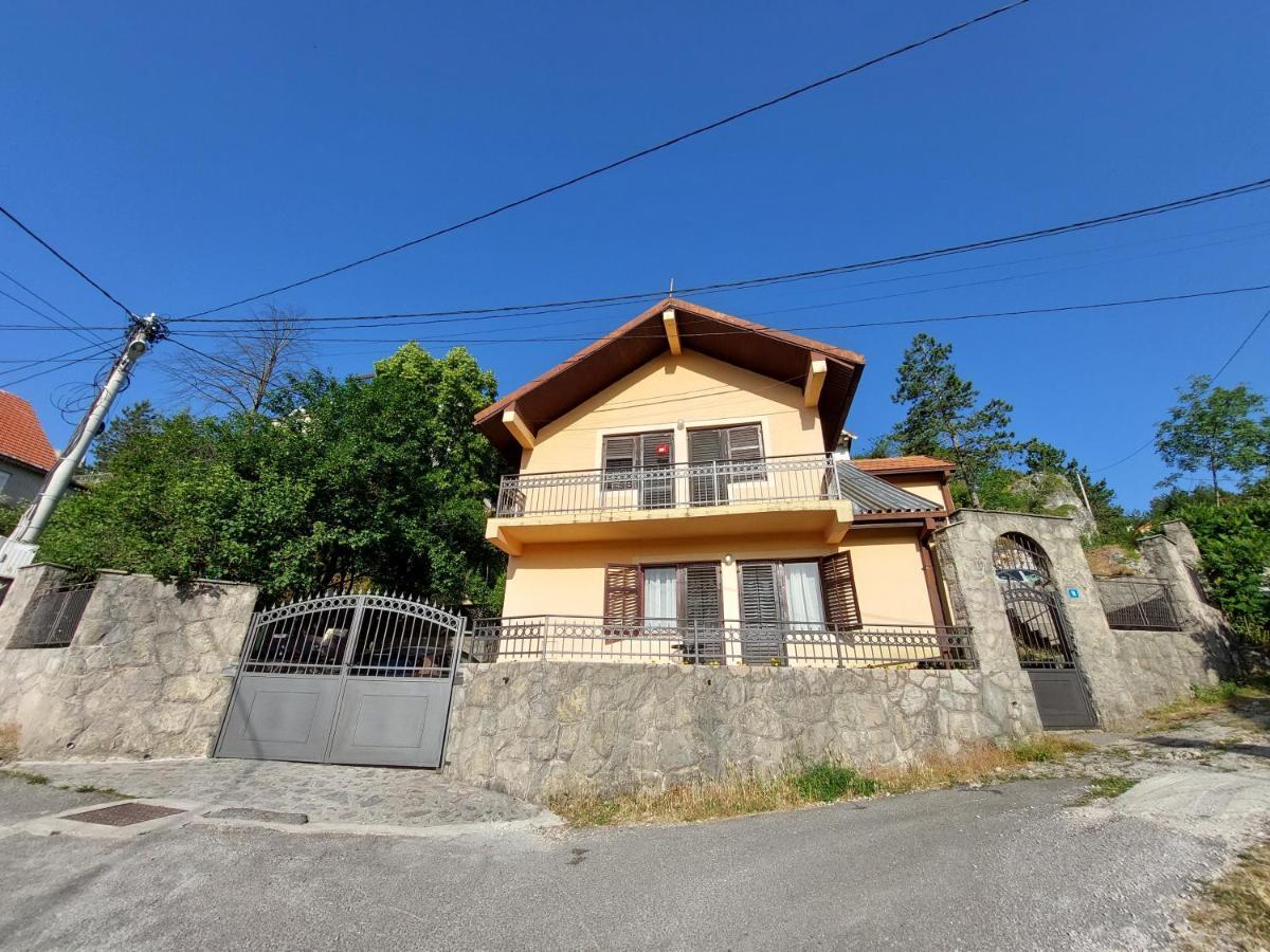 Holiday Home Milanovic Цетинє Екстер'єр фото