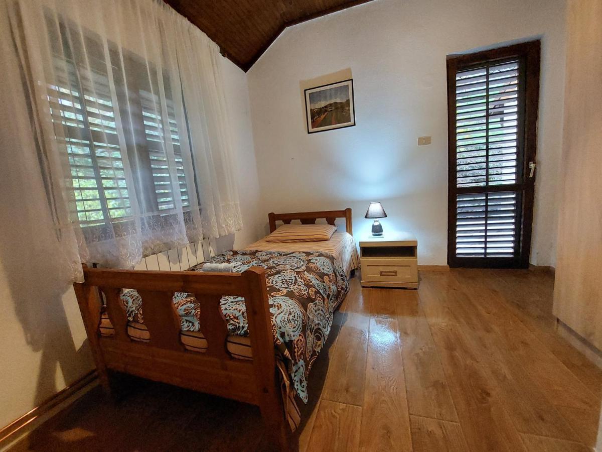 Holiday Home Milanovic Цетинє Екстер'єр фото