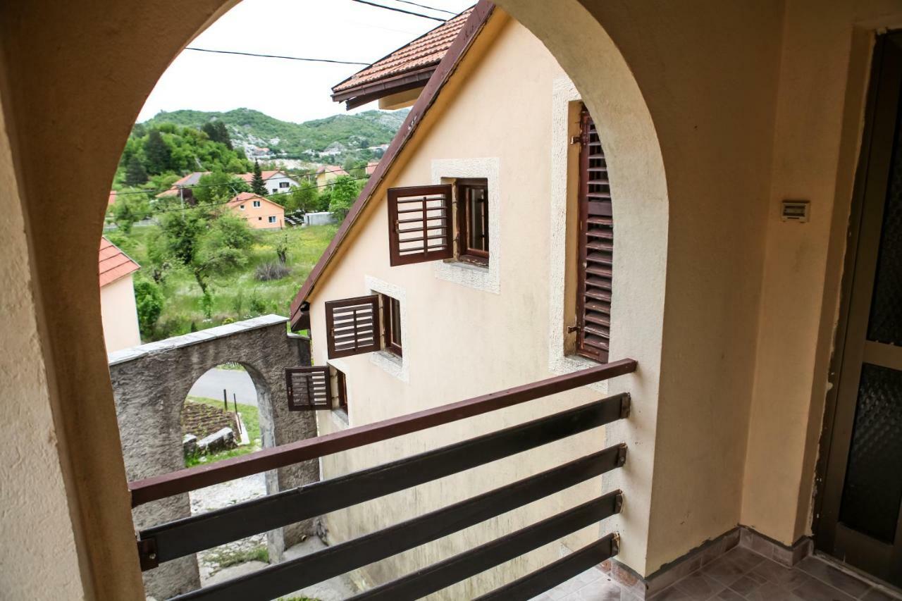 Holiday Home Milanovic Цетинє Екстер'єр фото
